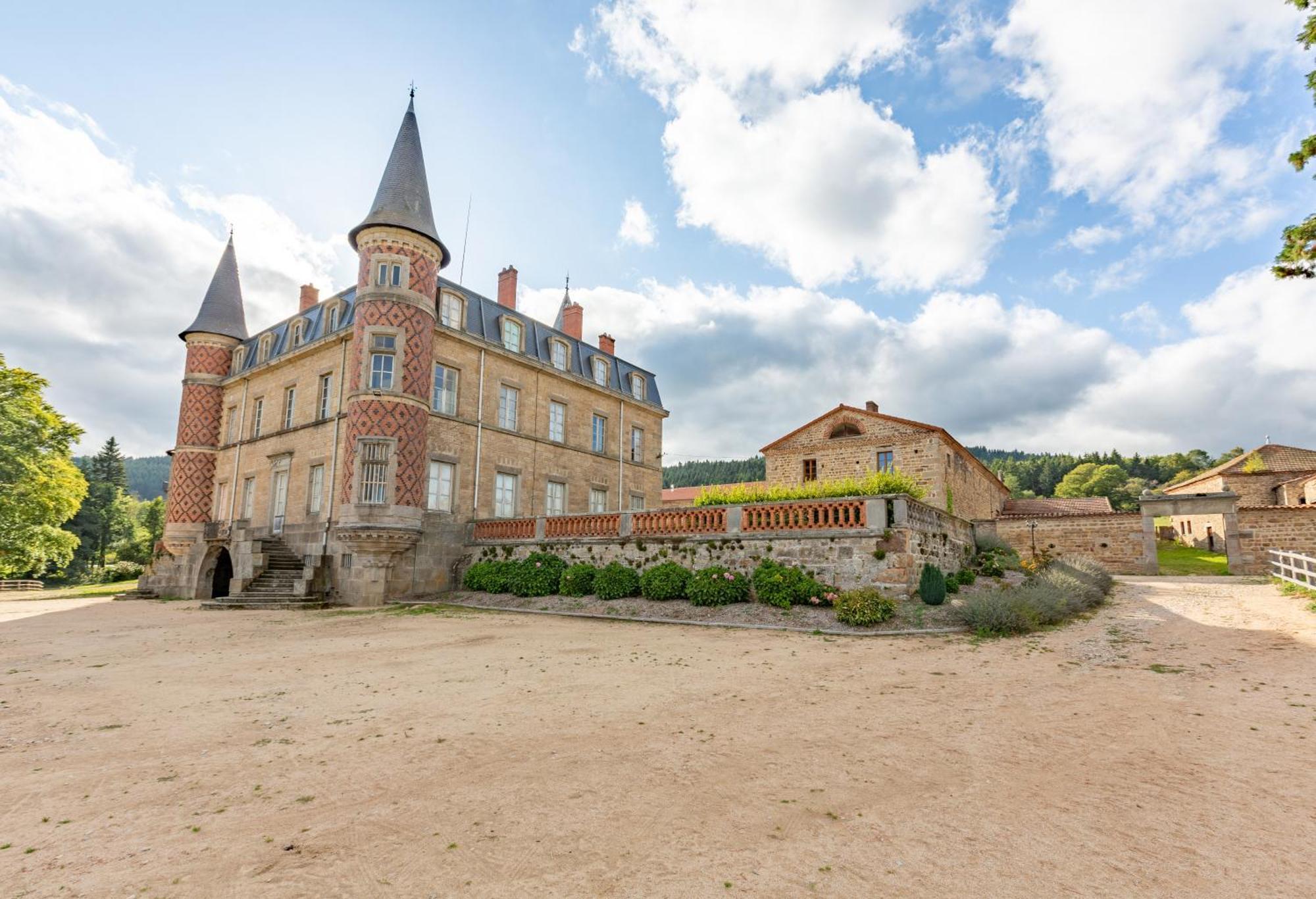 Domaine Et Chateau De Valinches Marols Ngoại thất bức ảnh