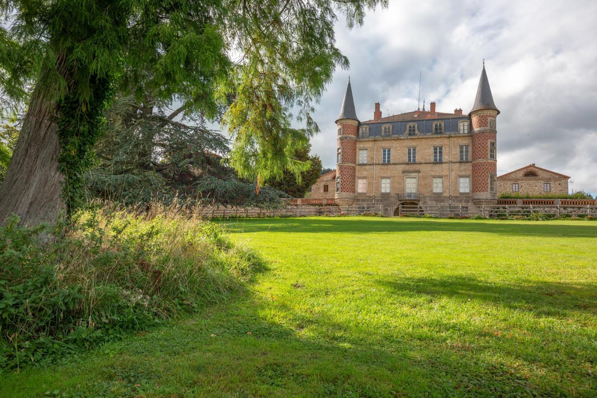 Domaine Et Chateau De Valinches Marols Ngoại thất bức ảnh