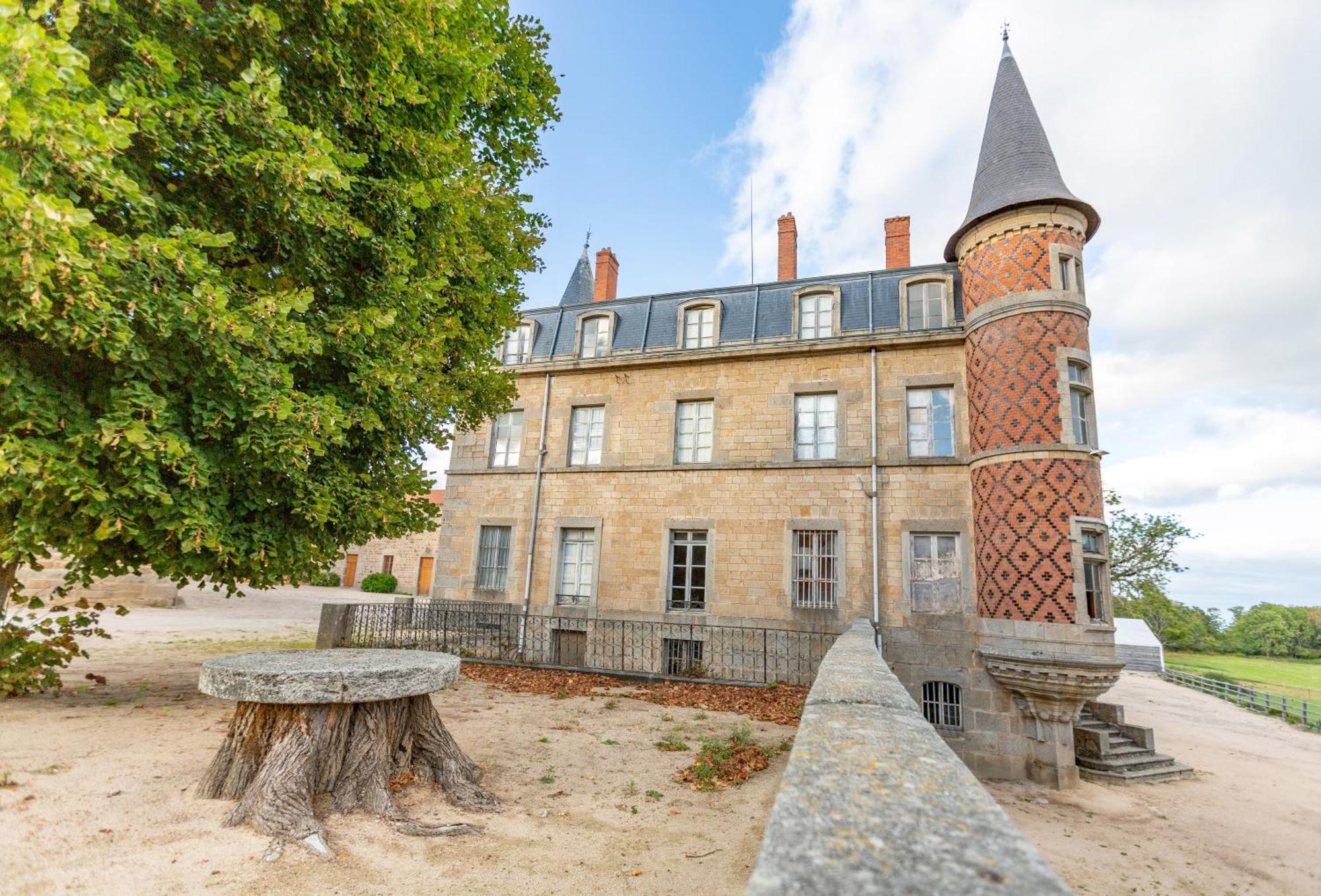 Domaine Et Chateau De Valinches Marols Ngoại thất bức ảnh